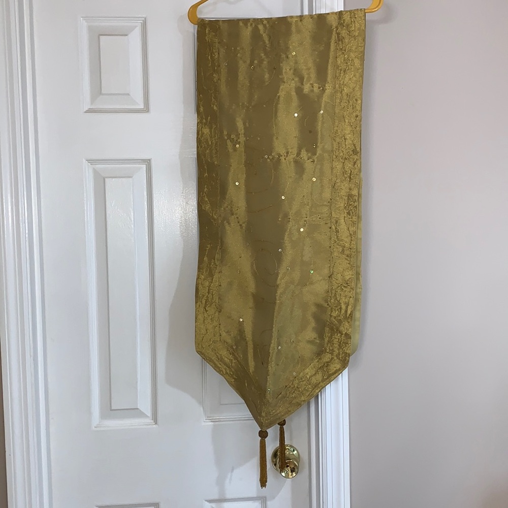 Vintage Pier 1 table runner